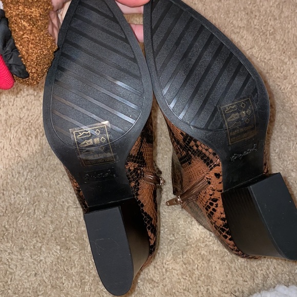 S17 - NWOT faux brown & black snakeskin booties - Picture 7 of 7